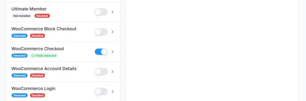 Udsnit af SilentShield-listen Forms: WooCommerce Block Checkout er slået fra, WooCommerce Checkout er slået til med badgene „Detected“ og „Fields detected“, WooCommerce Account Details og WooCommerce Login er slået fra