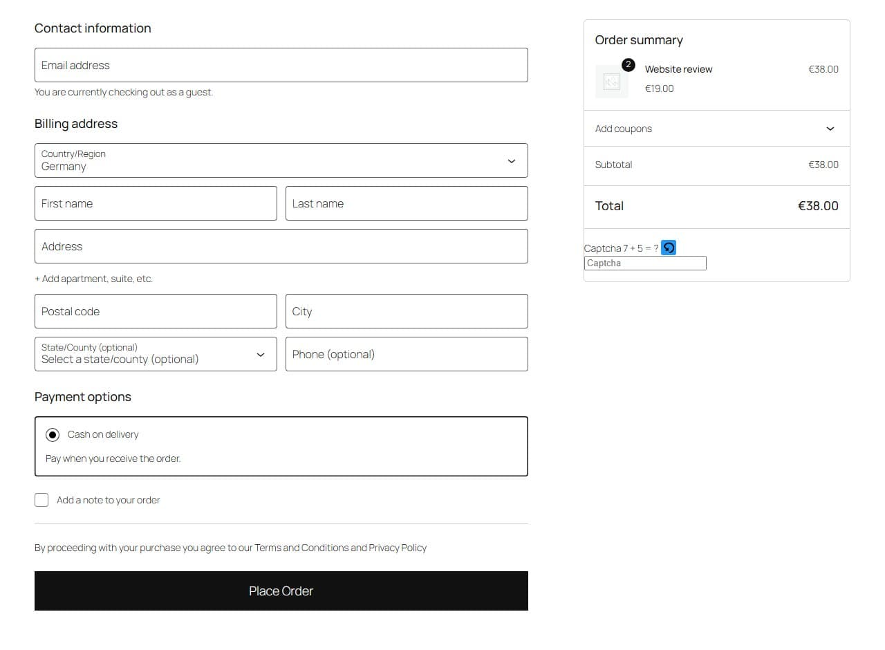 WooCommerce blok-checkout med kontaktoplysninger, faktureringsadresse, betalingsmuligheden „Cash on delivery“ og en sort knap „Place Order“; i ordreoversigten til højre, under totalen på 38,00 euro, står captchaen „Captcha 7 + 5 = ?“ med genindlæsningsknap og svarfelt